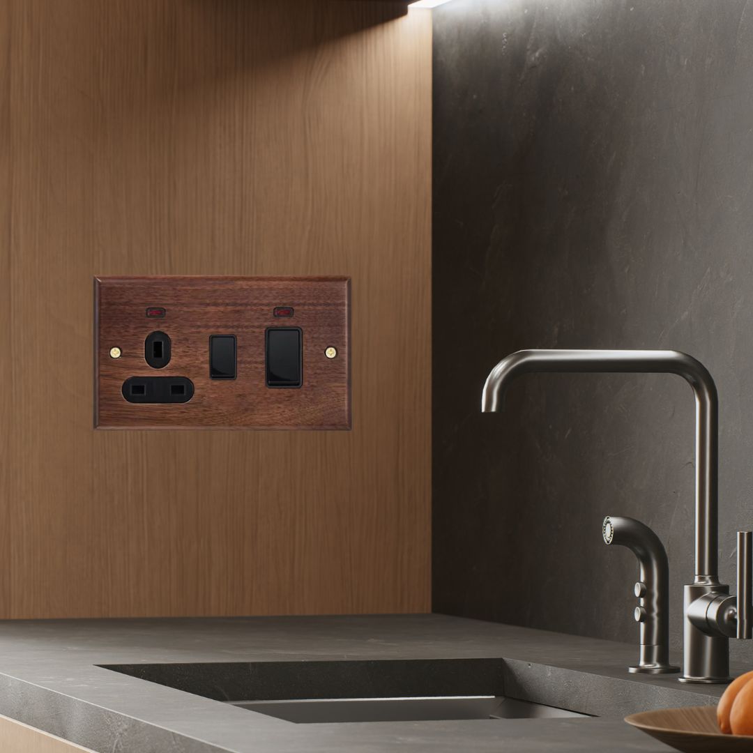 Prise Murale Vintage en Bois