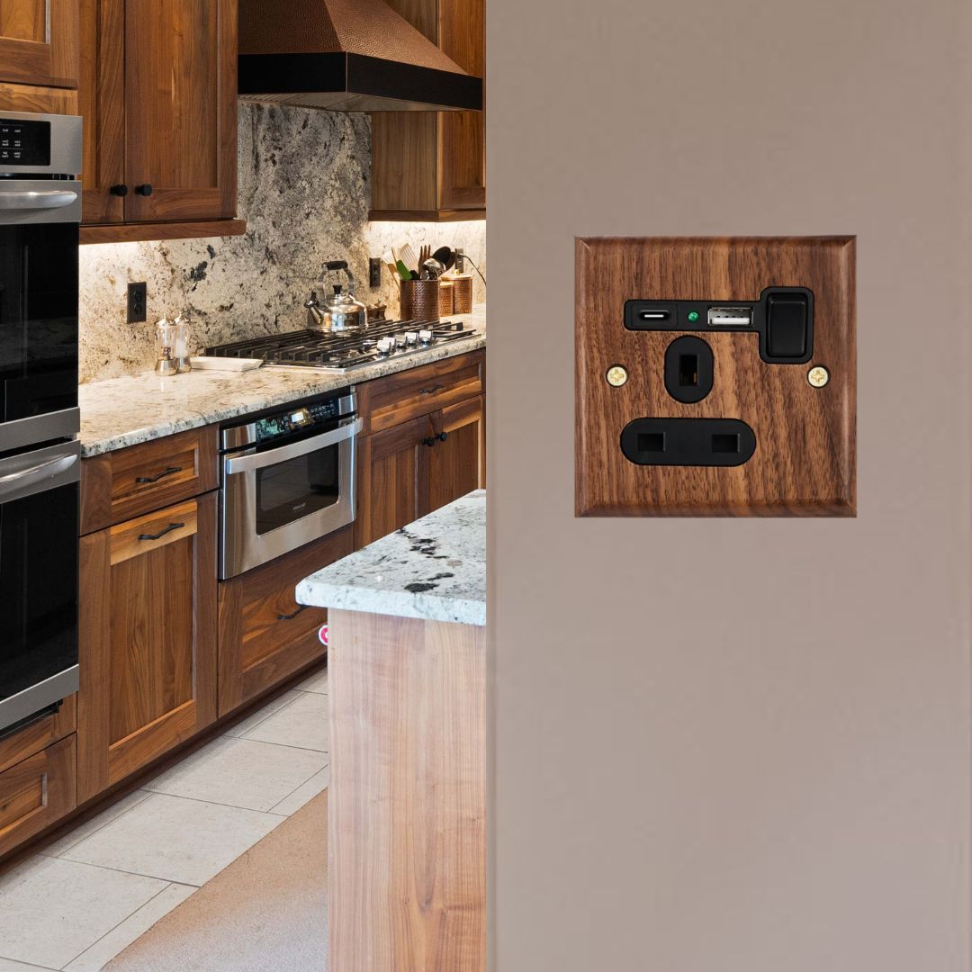 Prise Murale Vintage en Bois