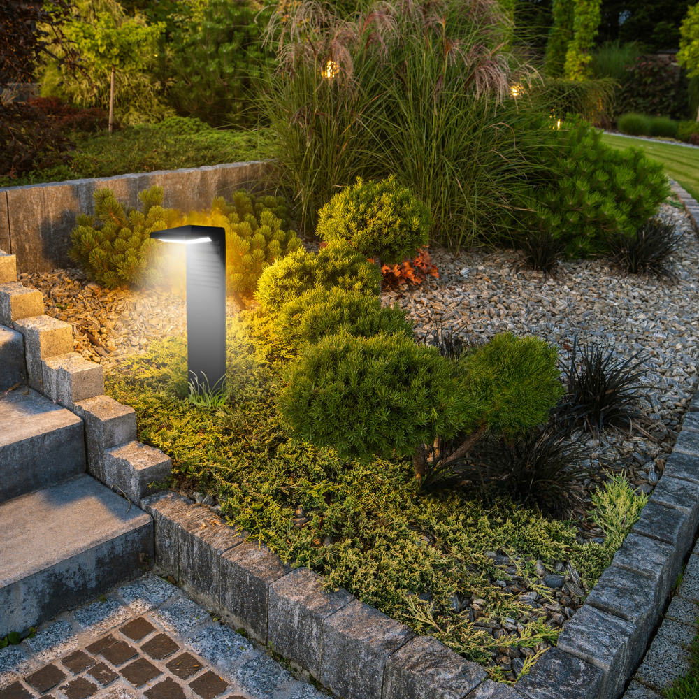 Opulent Bollard™ – Borne Lumineuse Solaire Design et Innovante pour Jardin ou Allée