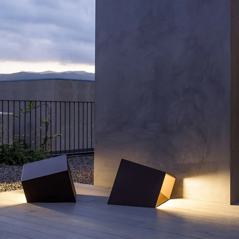 SoliCube™ – Lampe Solaire LED de Jardin Compacte