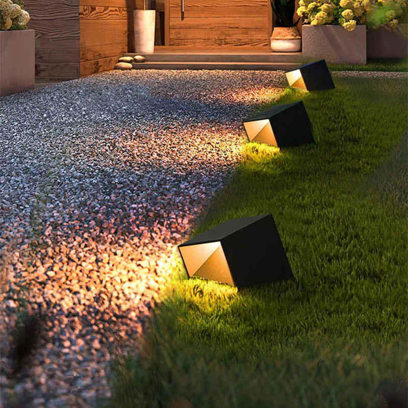 SoliCube™ – Lampe Solaire LED de Jardin Compacte