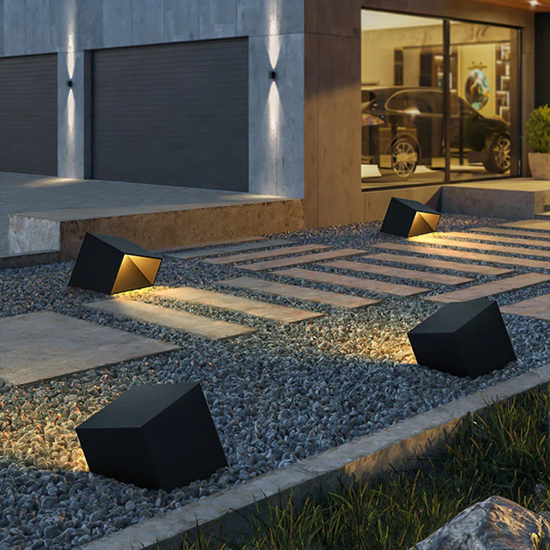 SoliCube™ – Lampe Solaire LED de Jardin Compacte