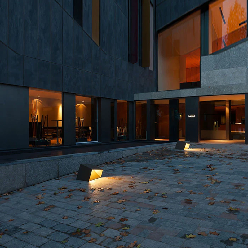 SoliCube™ – Lampe Solaire LED de Jardin Compacte