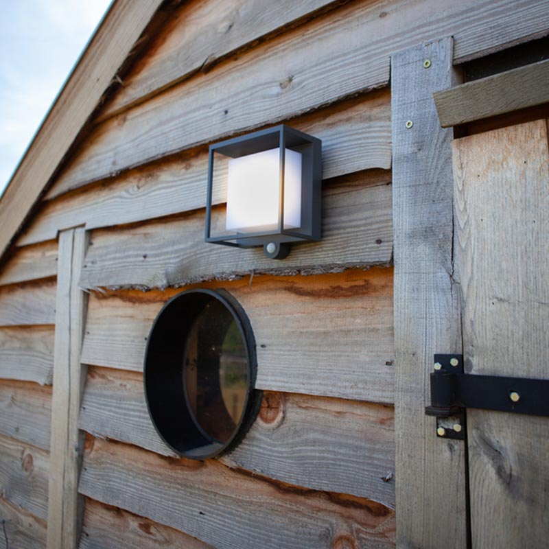 LightCage – Applique Solaire avec Détecteur PIR