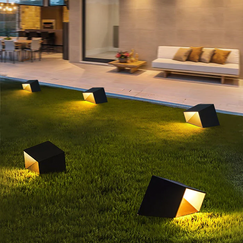 SoliCube™ – Lampe Solaire LED de Jardin Compacte