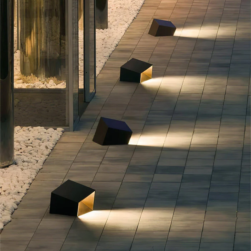 SoliCube™ – Lampe Solaire LED de Jardin Compacte