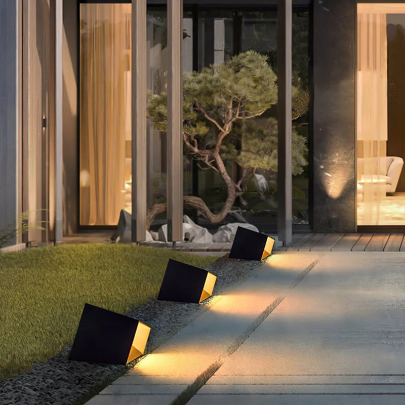 SoliCube™ – Lampe Solaire LED de Jardin Compacte