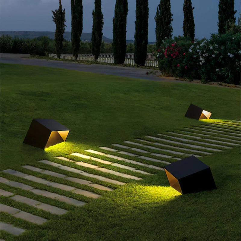 SoliCube™ – Lampe Solaire LED de Jardin Compacte