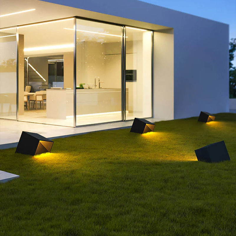 SoliCube™ – Lampe Solaire LED de Jardin Compacte