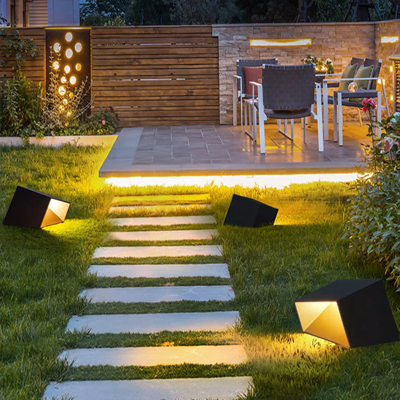 SoliCube™ – Lampe Solaire LED de Jardin Compacte