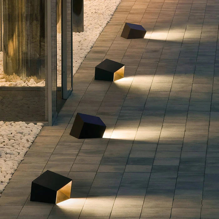 SoliCube™ – Lampe Solaire LED de Jardin Compacte
