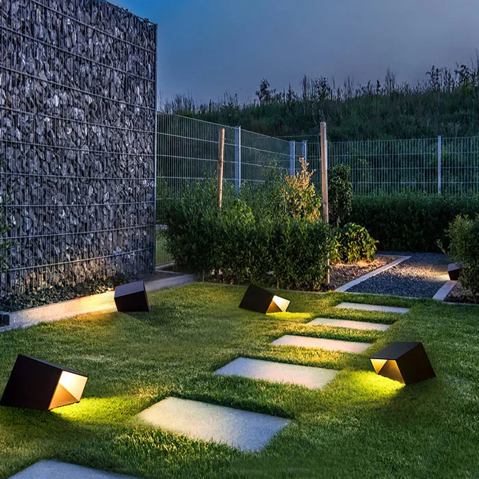 SoliCube™ – Lampe Solaire LED de Jardin Compacte