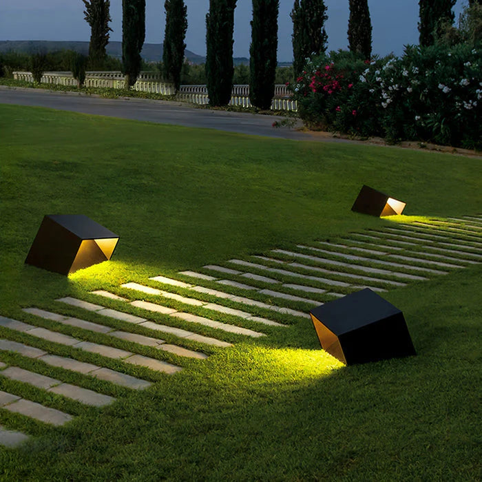 SoliCube™ – Lampe Solaire LED de Jardin Compacte