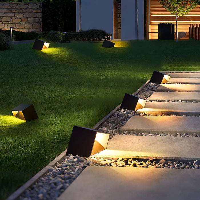 SoliCube™ – Lampe Solaire LED de Jardin Compacte