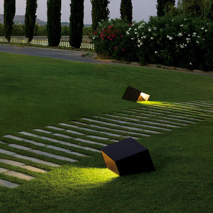 SoliCube™ – Lampe Solaire LED de Jardin Compacte