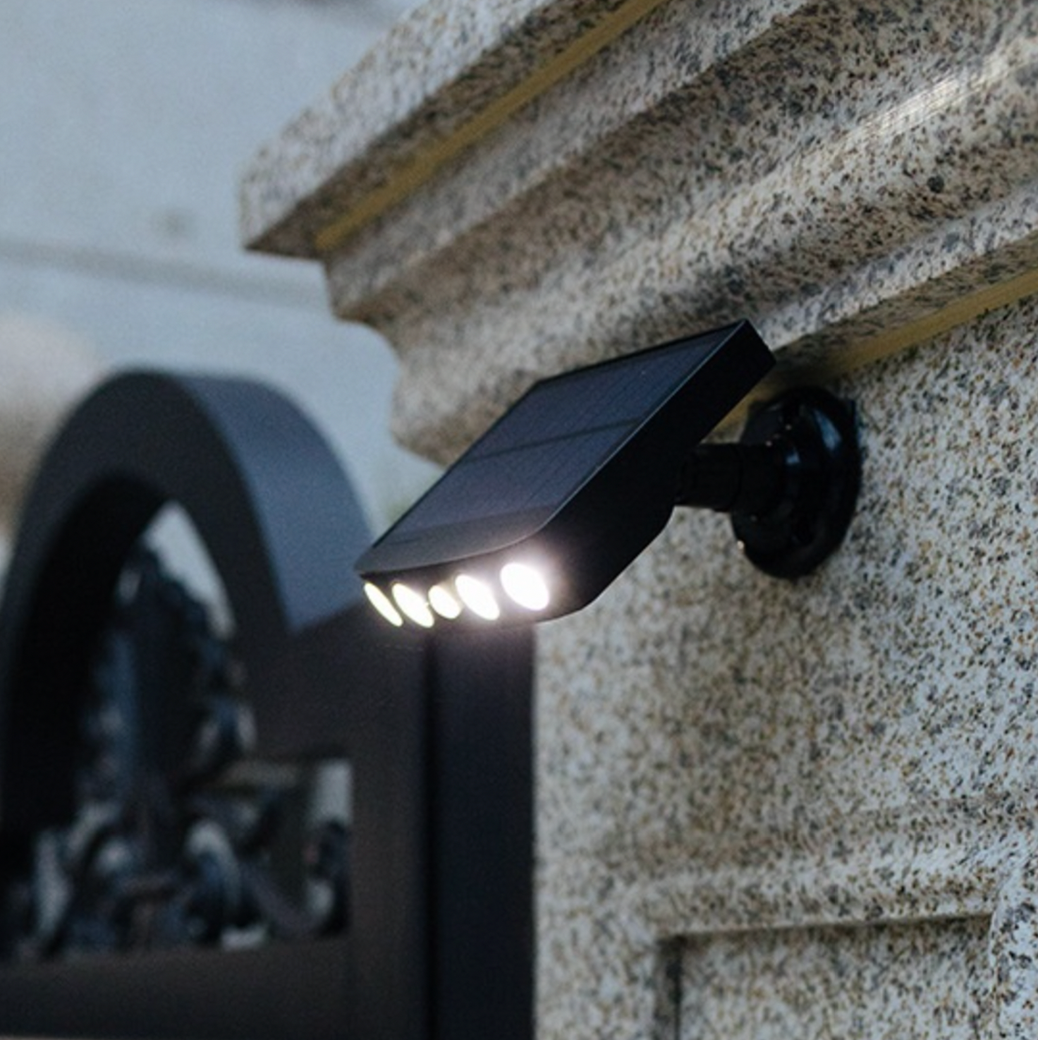 GuardSolar™- Lampe de Sécurité Solaire à LED à Large Visibilité avec Détecteur de Mouvement